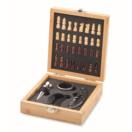 Weinset mit Schachspiel